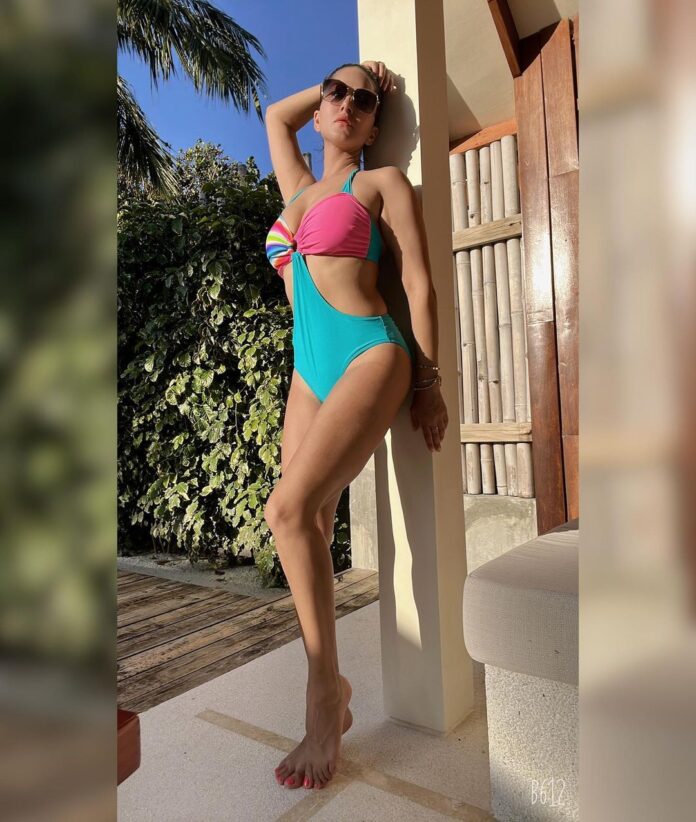 Sunny Leone in bikini photos