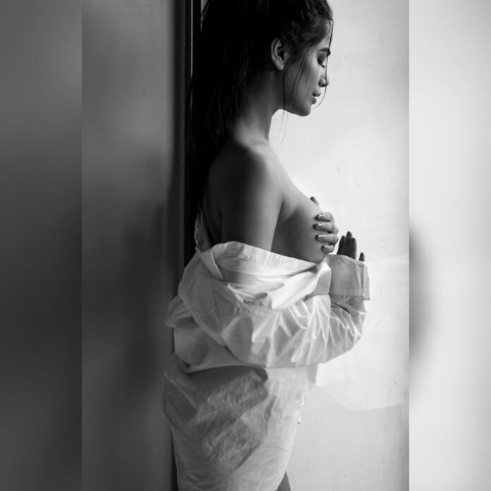 Poonam Pandey amazing photos