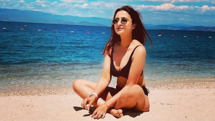 Parineeti Chopra sizzling bikini photo