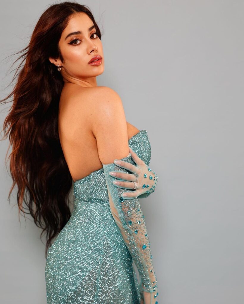 Janhvi Kapoor sexy photos