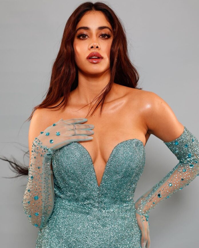 Janhvi Kapoor sexy photos