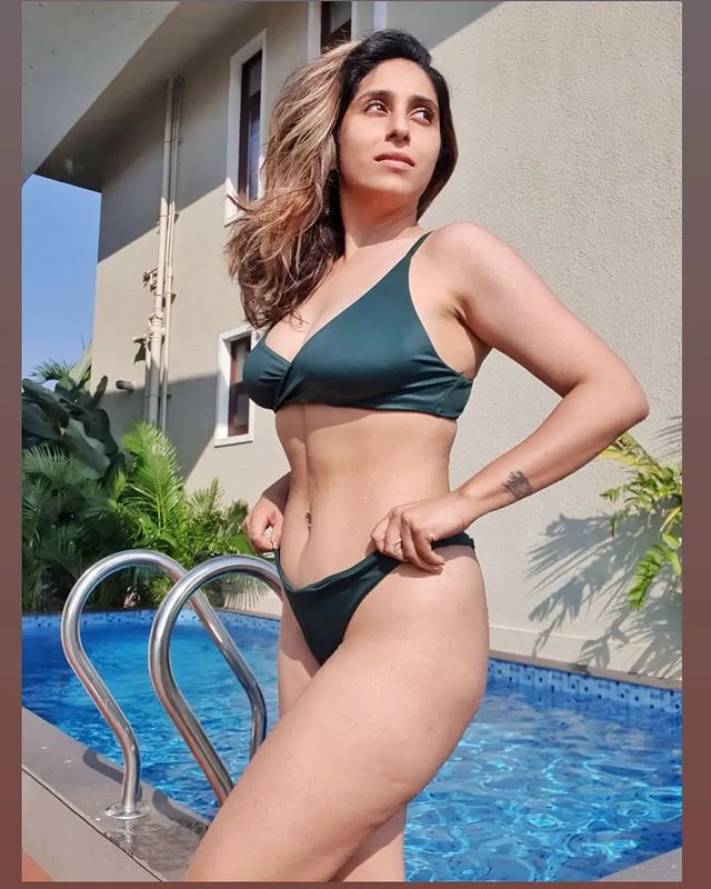 Neha Bhasin sexy photos