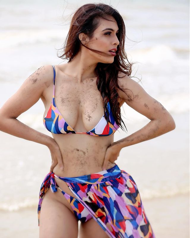Neha Malik sexy images