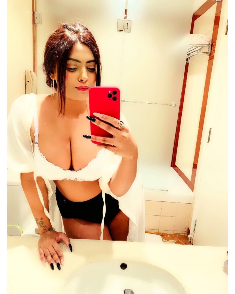 Twinkle Kapoor Nude Photos and Videos