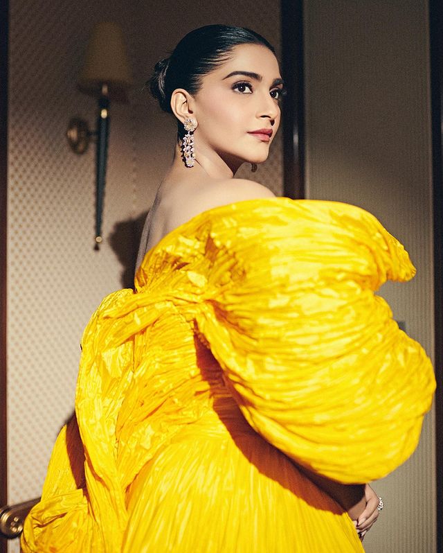 Sonam Kapoor fashionable 